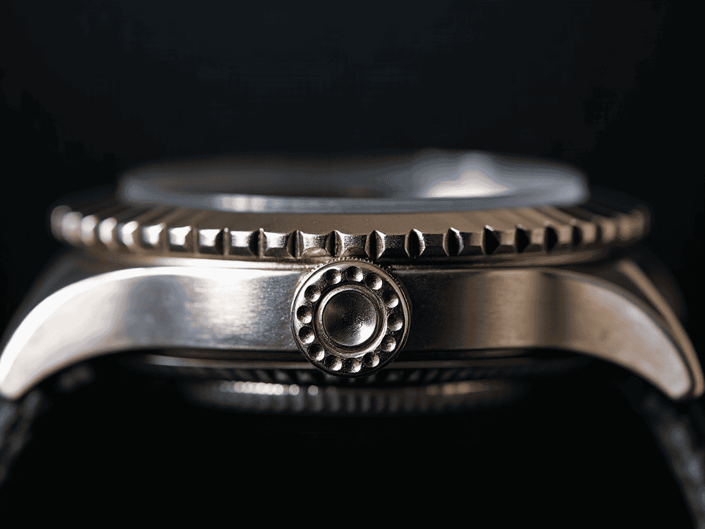 Macro of a knurled crown and its case tube threads